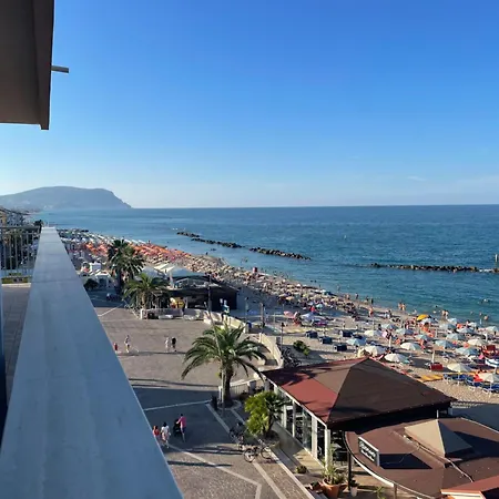 Il Balcone Sul Mare Lejlighed Porto Recanati